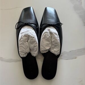 Everlane Black Mules Versatile Slip-On Shoes